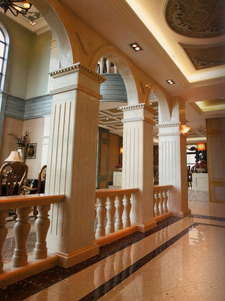 колонны из мрамора